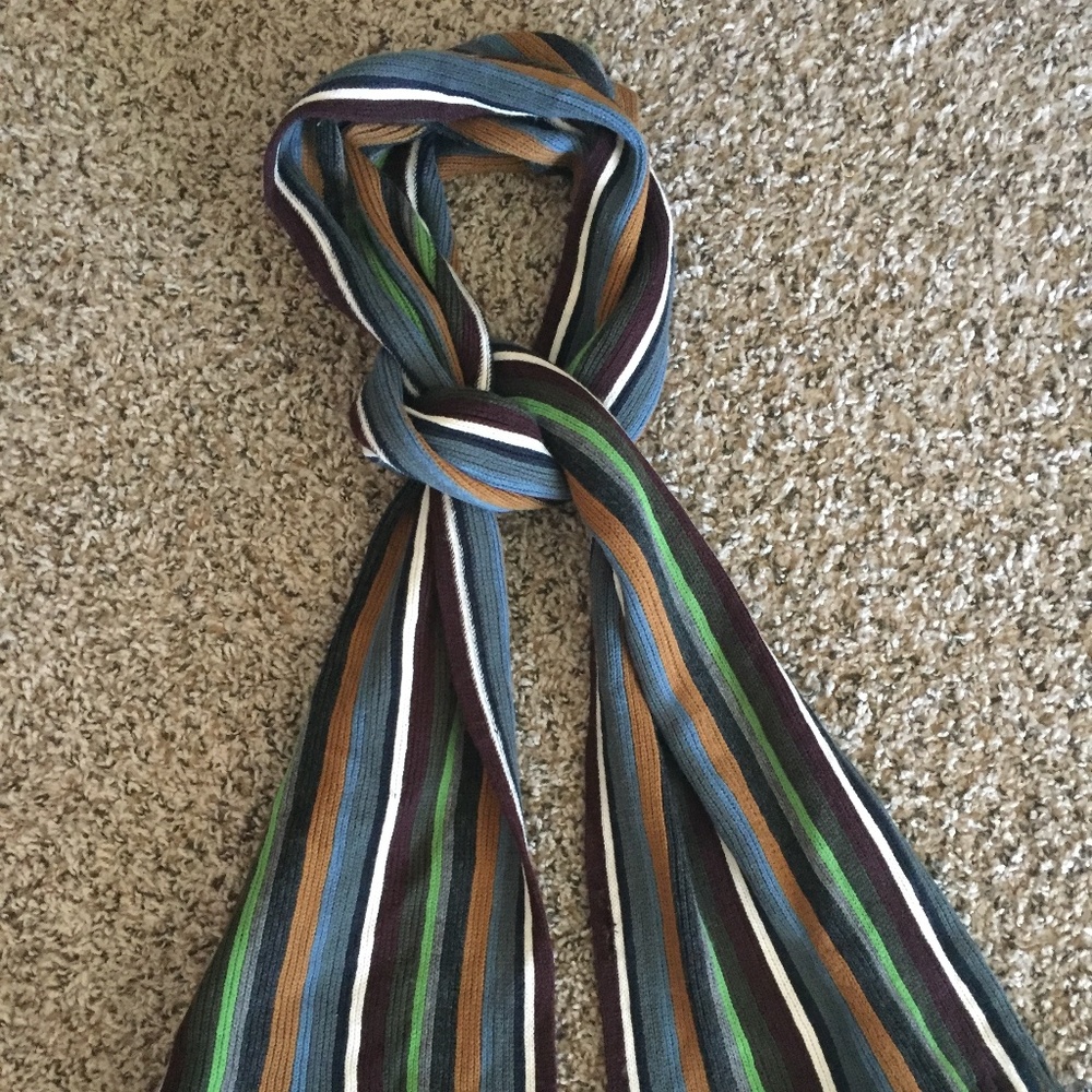American Eagle scarf